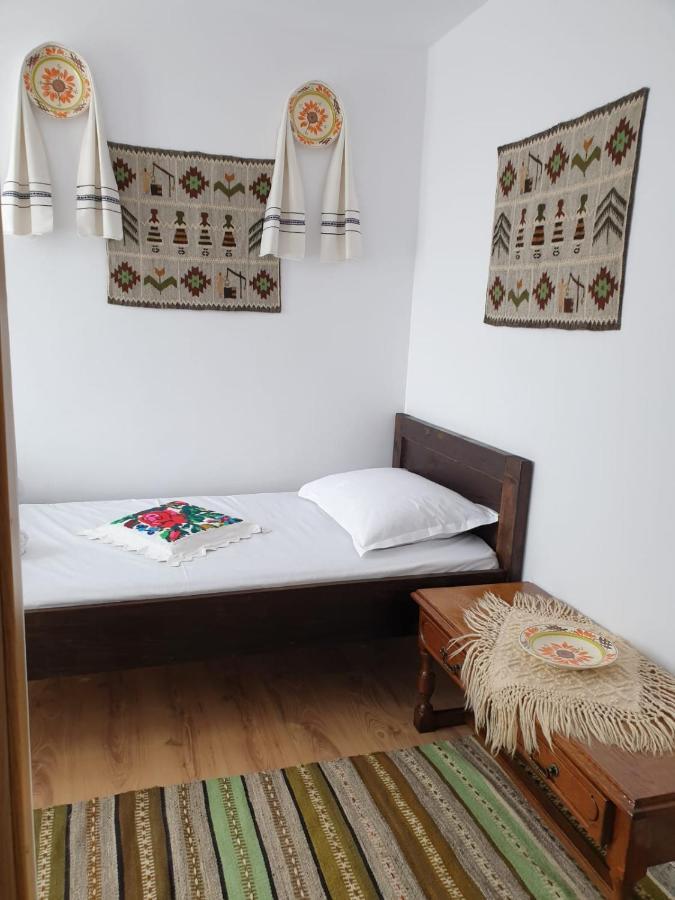 Casa Tomsa Bed and Breakfast Rozavlea Buitenkant foto