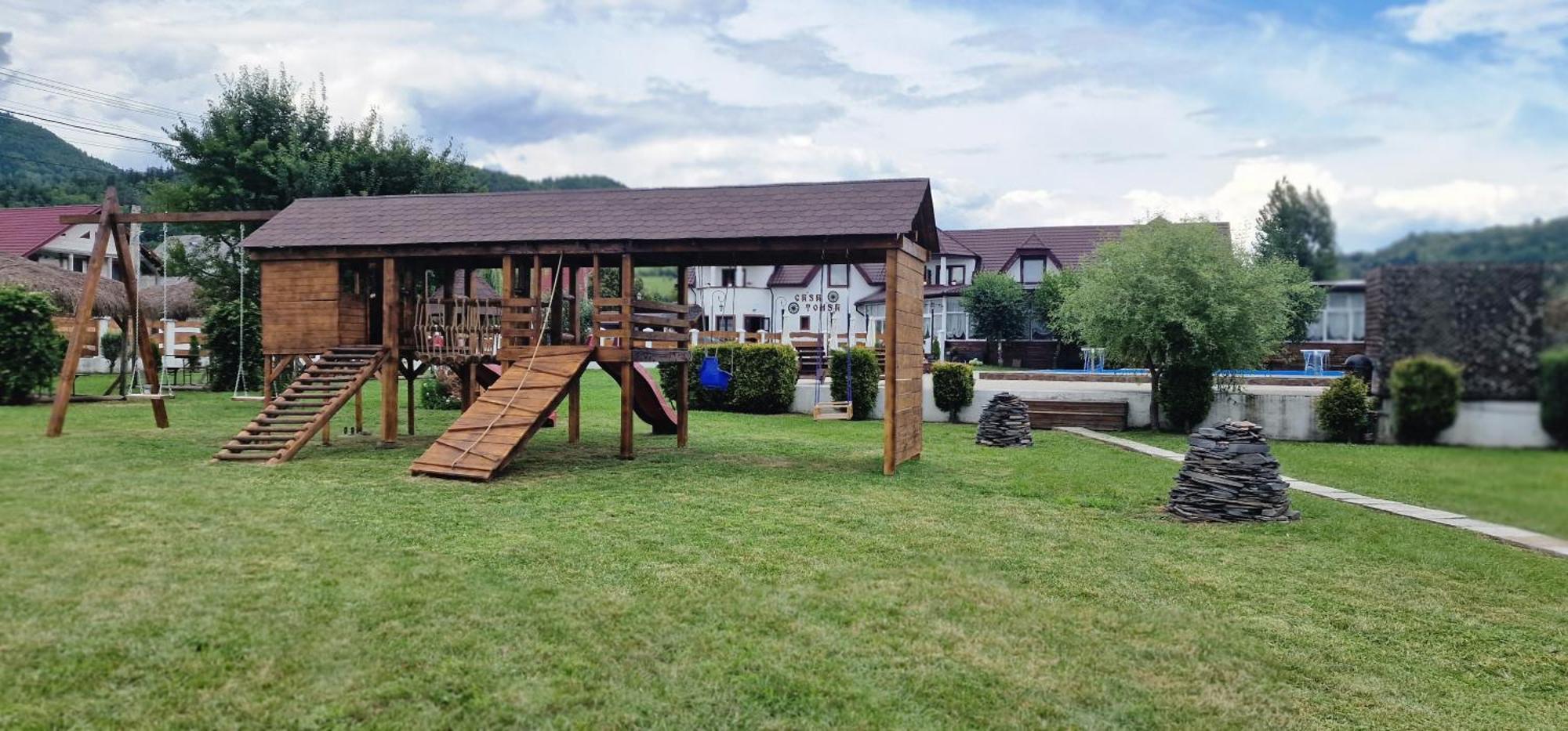 Casa Tomsa Bed and Breakfast Rozavlea Buitenkant foto