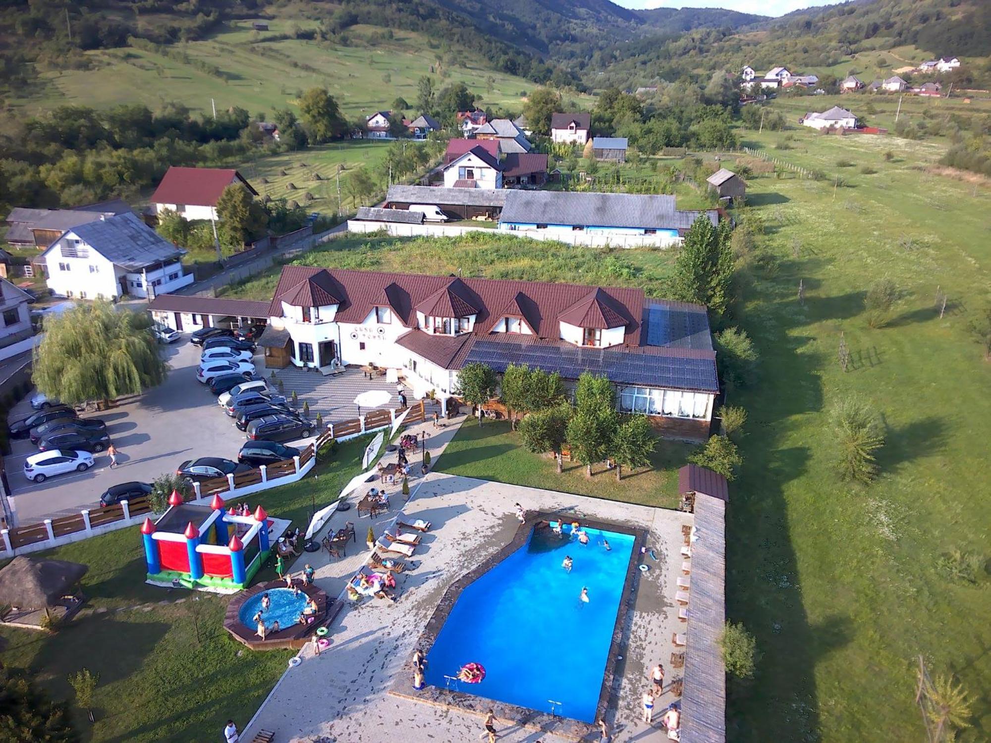 Casa Tomsa Bed and Breakfast Rozavlea Buitenkant foto