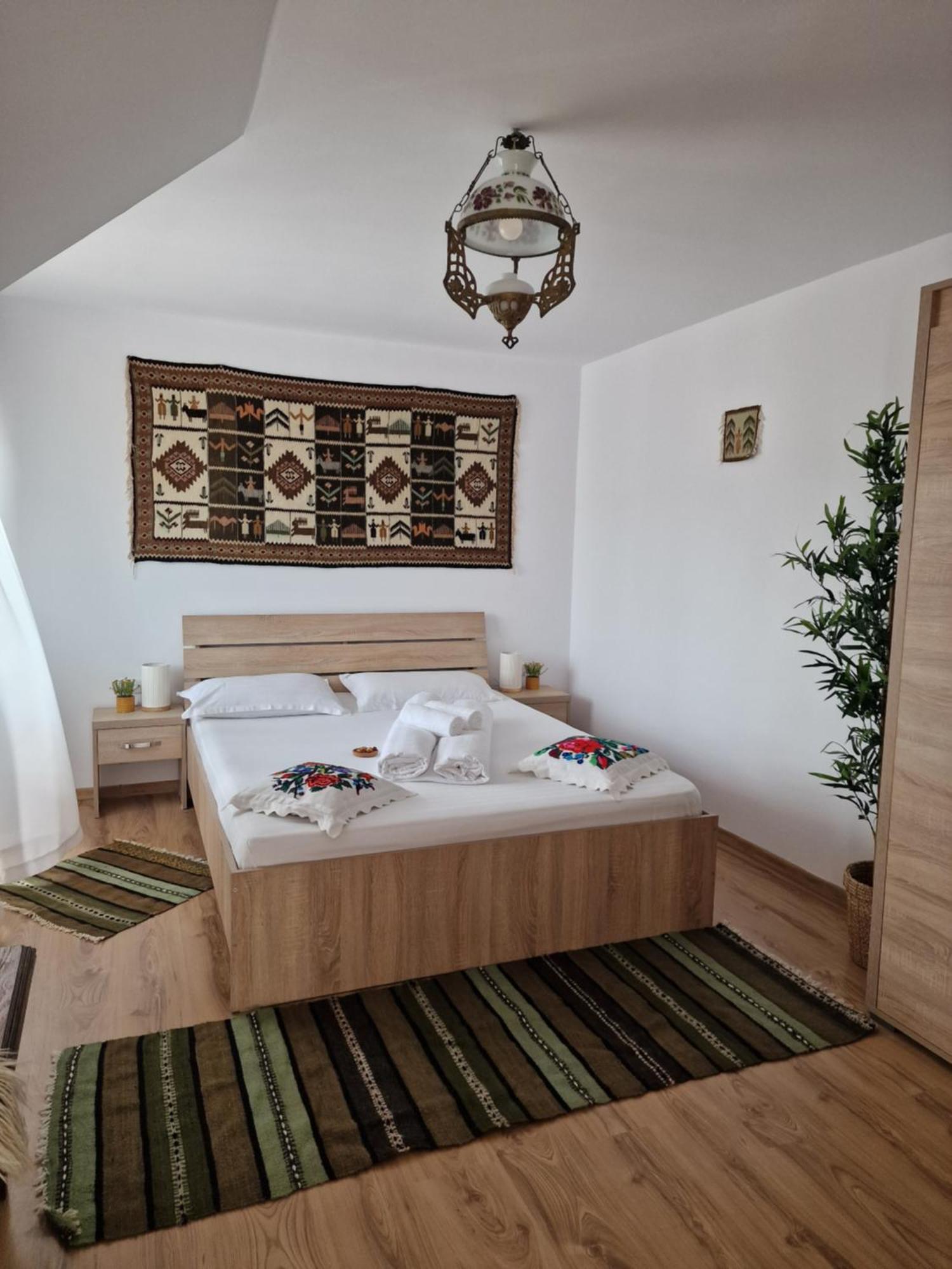 Casa Tomsa Bed and Breakfast Rozavlea Buitenkant foto